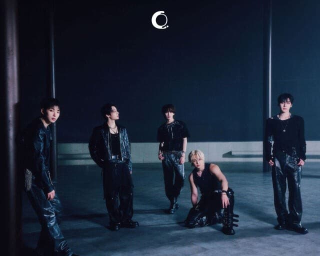 ONEUS 以《FIRST LIGHT : JEONG》完成五人完整體回歸 準備展開世界巡演《FULL MOON》