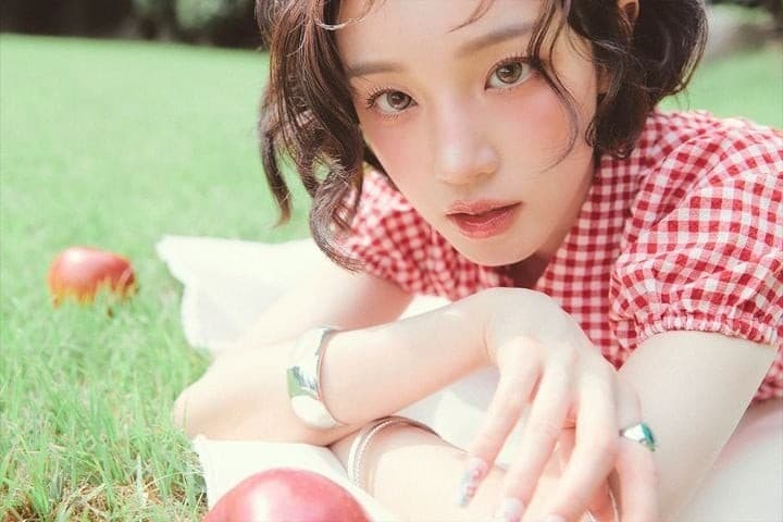 i-dle雨琦以第二張迷你專輯《27》Solo回歸 主打歌《Stay》